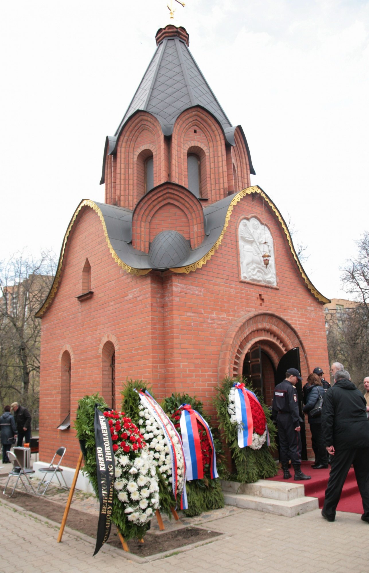 30 апреля ПАРК. В часовне погребены останки князя и княжны Романовых.JPG